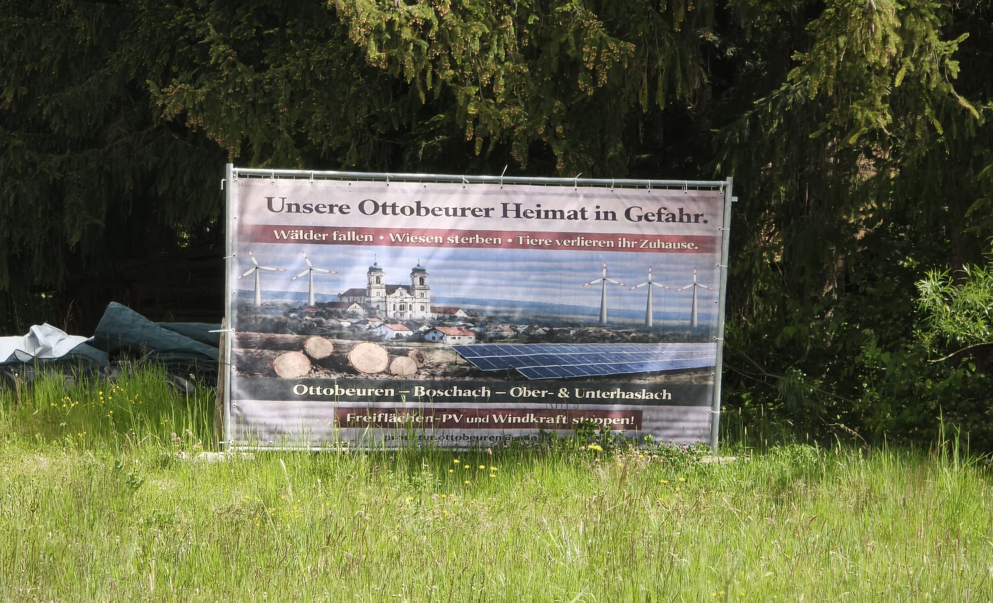 Öffentlich sichtbares Bauzaunplakat im Ottobeurer Umfeld. Foto: Robert Blasius.